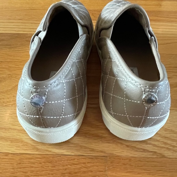 Steve Madden quilted slip on shoe - Picture 6 of 11